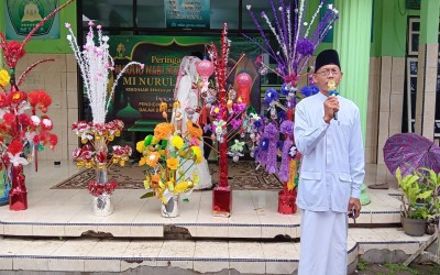 Kirab Payung Hias Warnai Peringatan Maulid Nabi di MI Nurul Athhar